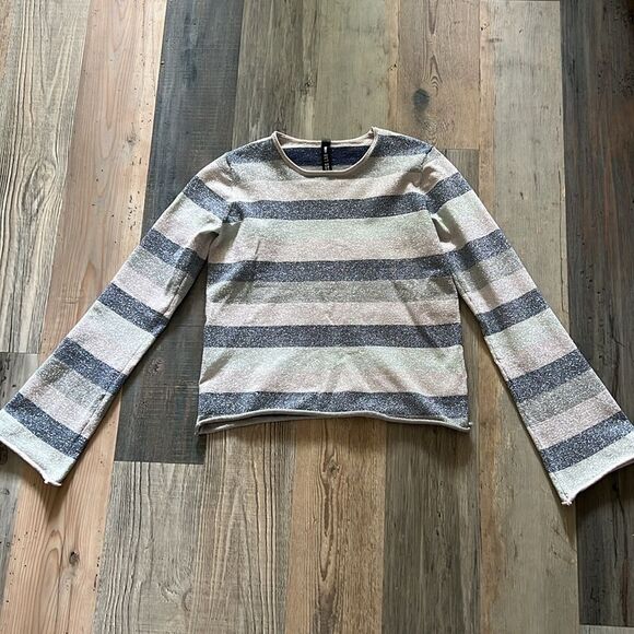 Design Lab Multi-Color Metallic Striped Knit Cropped Bell Sleeve Top Size: Small - Picture 2 of 15